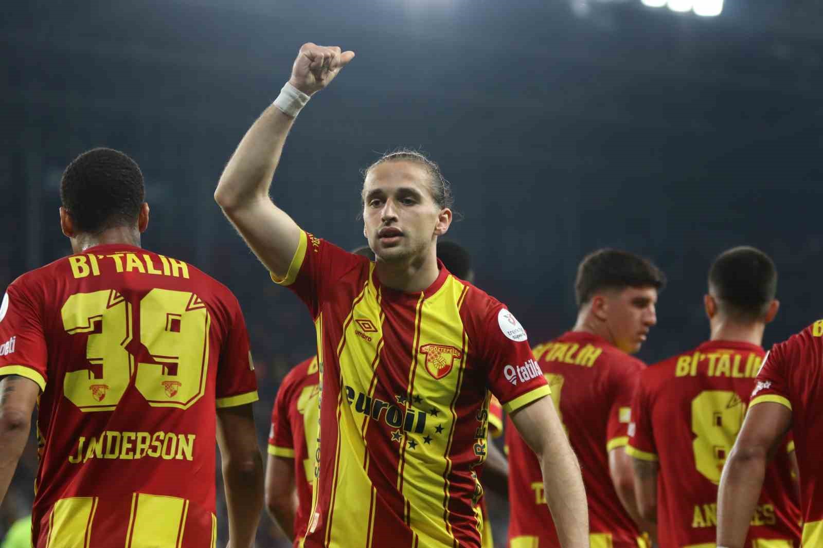 Trendyol Süper Lig: Göztepe: 2 - Antalyaspor: 0 (İlk yarı)
