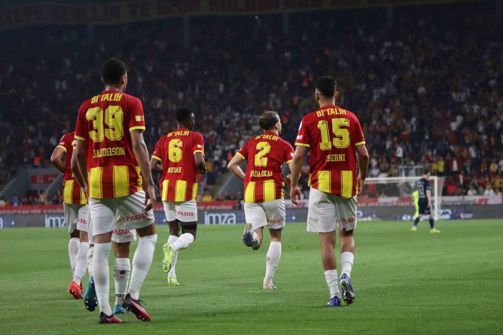 Trendyol Süper Lig: Göztepe: 2 - Antalyaspor: 0 (İlk yarı)

