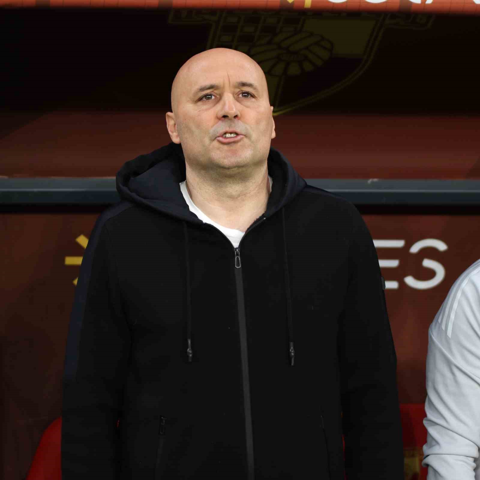 Trendyol Süper Lig: Göztepe: 2 - Antalyaspor: 0 (İlk yarı)
