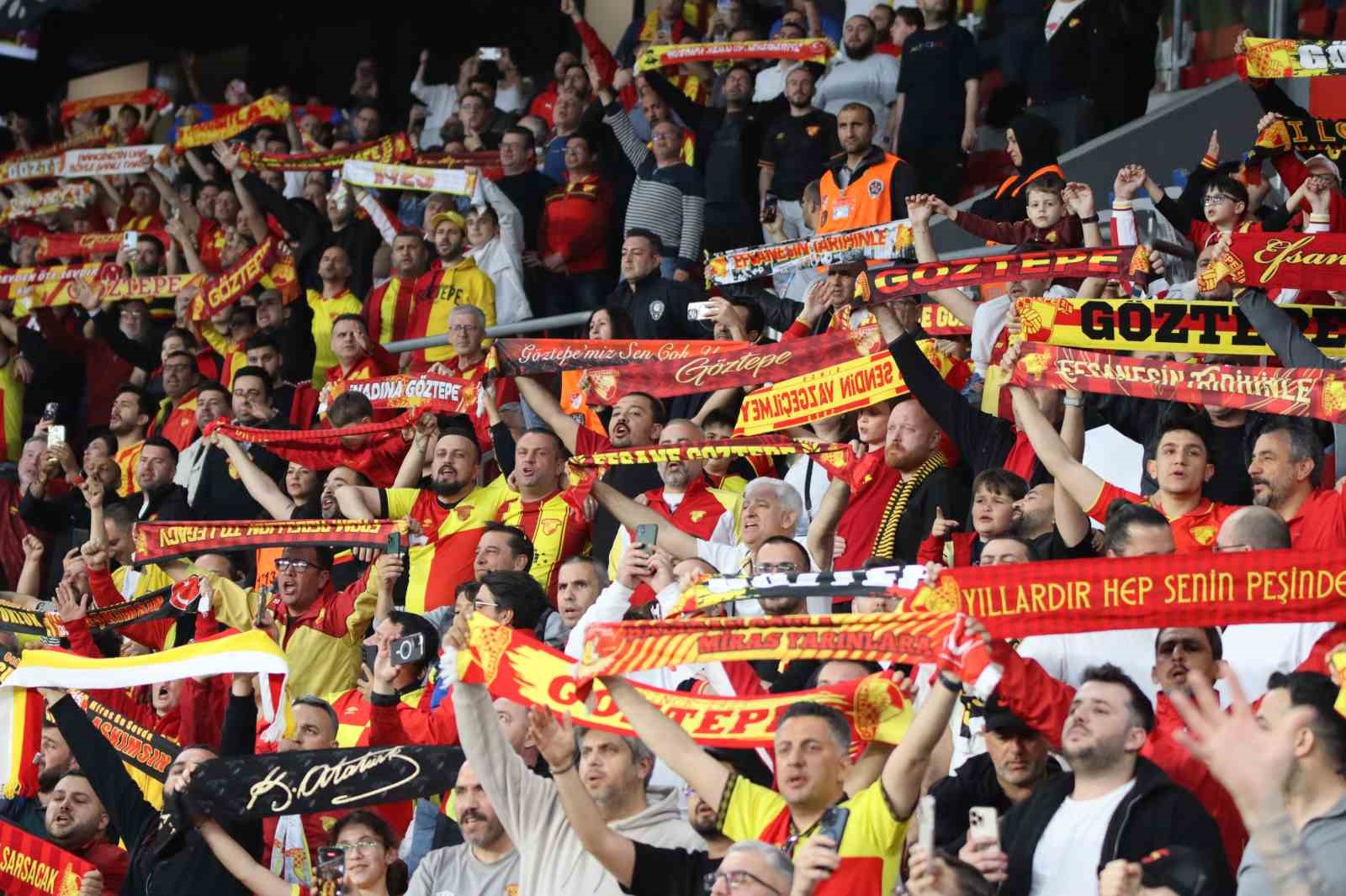 Trendyol Süper Lig: Göztepe: 2 - Antalyaspor: 0 (İlk yarı)
