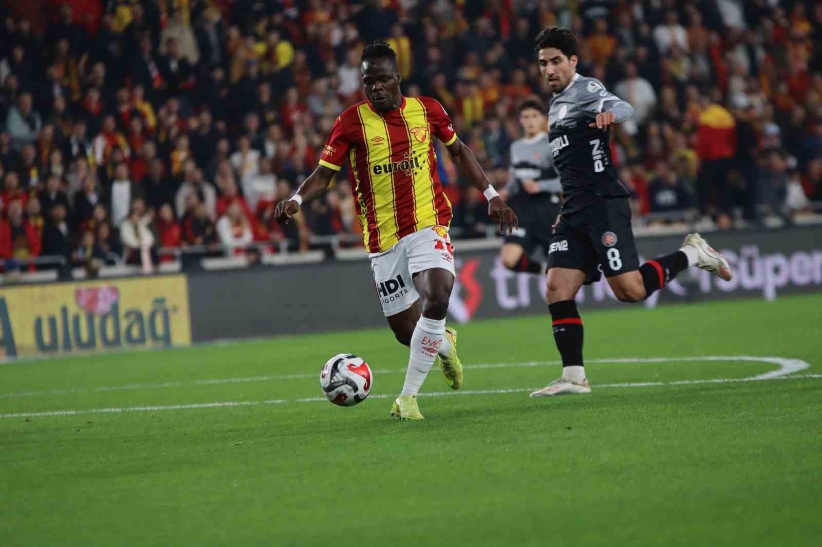 Trendyol Süper Lig: Göztepe: 2 - Fatih Karagümrük: 1 (İlk yarı)

