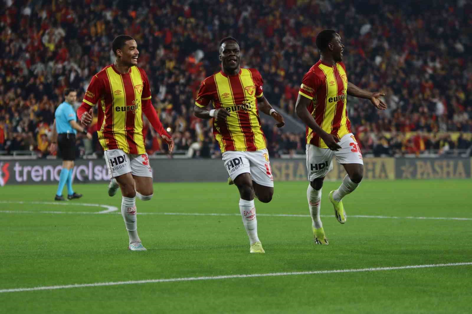 Trendyol Süper Lig: Göztepe: 2 - Fatih Karagümrük: 1 (İlk yarı)
