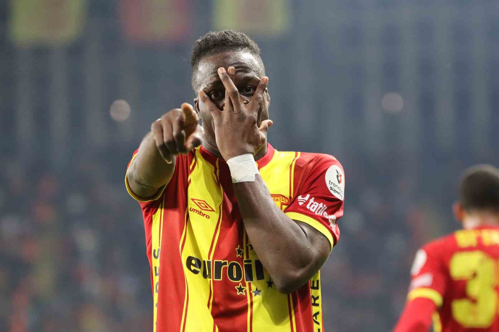 Trendyol Süper Lig: Göztepe: 2 - Fatih Karagümrük: 1 (İlk yarı)
