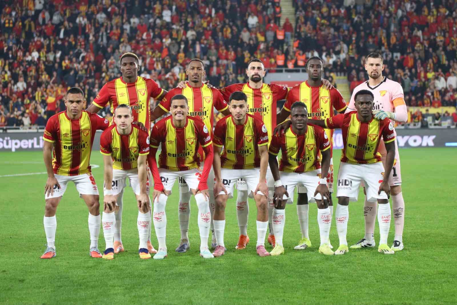 Trendyol Süper Lig: Göztepe: 2 - Fatih Karagümrük: 1 (İlk yarı)
