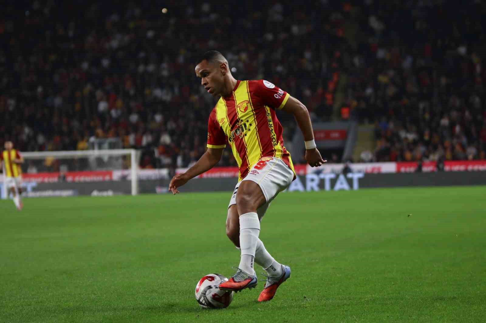 Trendyol Süper Lig: Göztepe: 2 - Fatih Karagümrük: 1 (İlk yarı)
