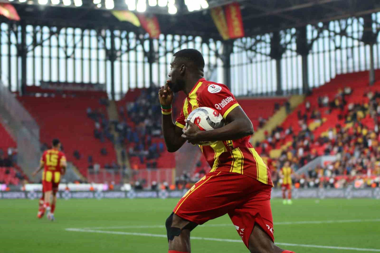 Trendyol Süper Lig: Göztepe: 3 - Kasımpaşa: 3 (Maç sonucu)
