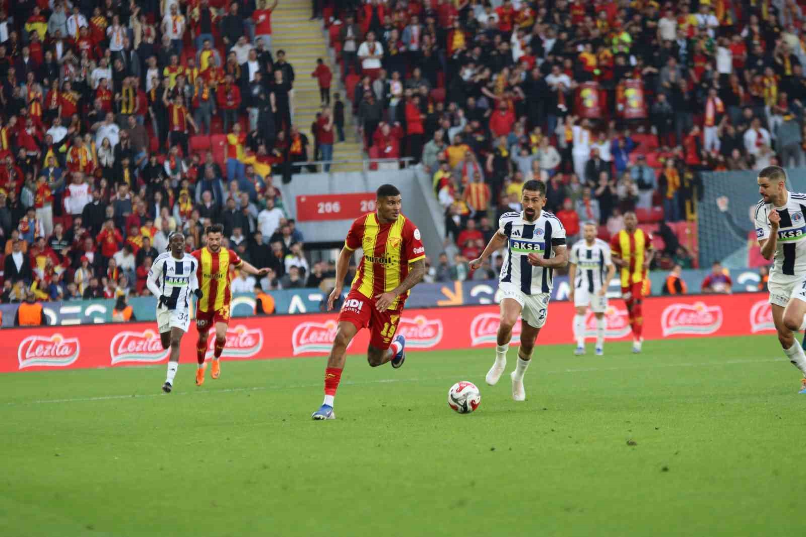 Trendyol Süper Lig: Göztepe: 3 - Kasımpaşa: 3 (Maç sonucu)
