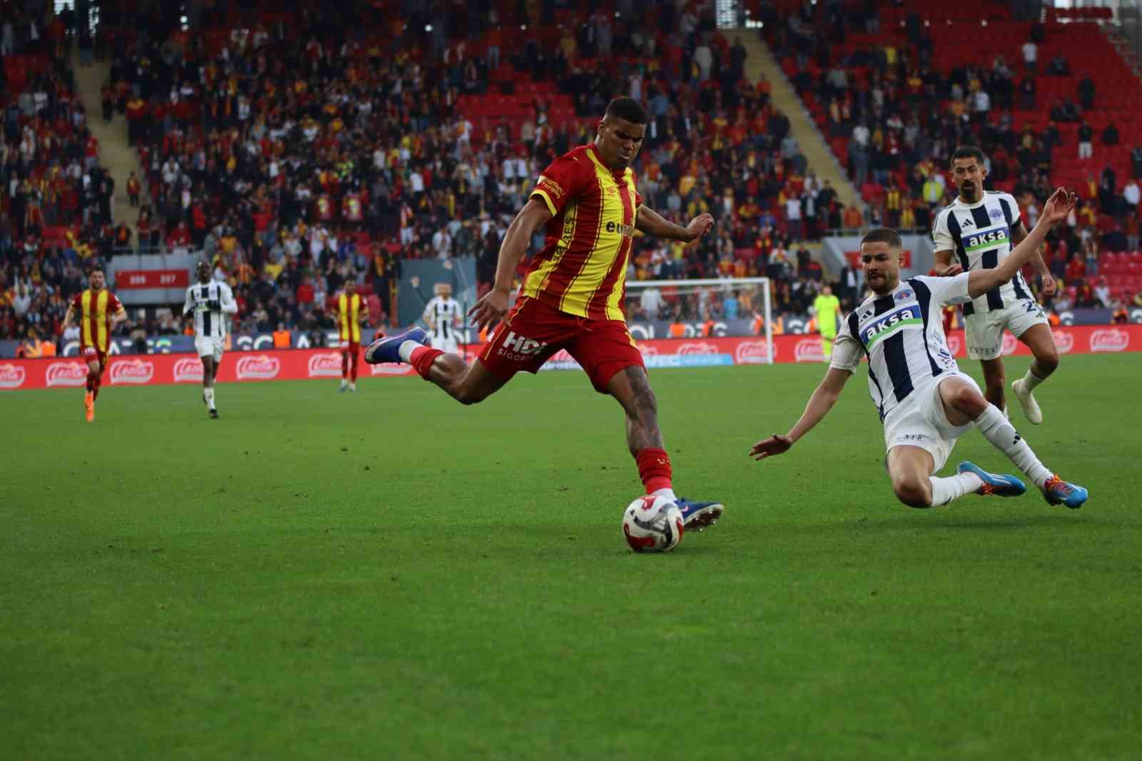 Trendyol Süper Lig: Göztepe: 3 - Kasımpaşa: 3 (Maç sonucu)
