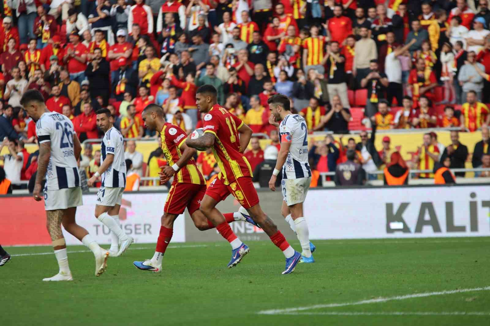 Trendyol Süper Lig: Göztepe: 3 - Kasımpaşa: 3 (Maç sonucu)
