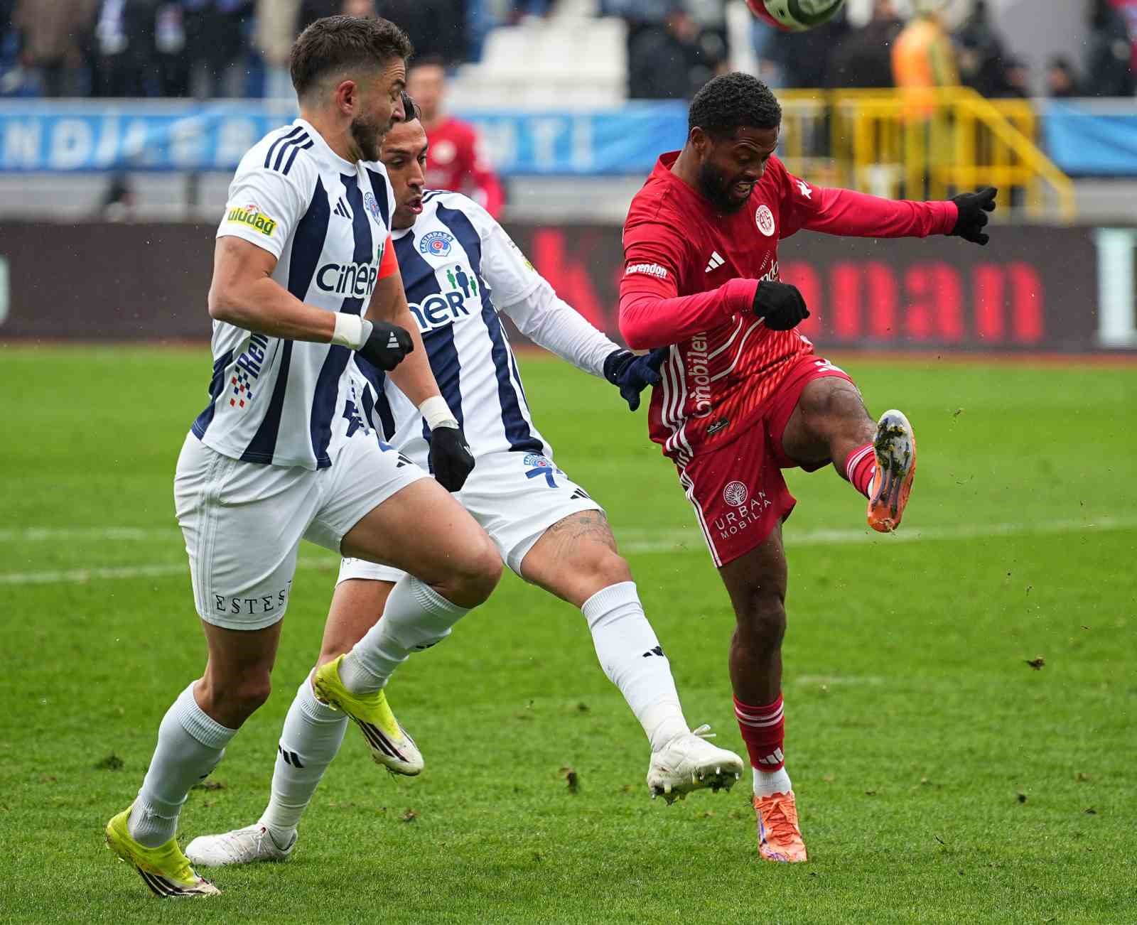 Trendyol Süper Lig: Kasımpaşa: 0 - Antalyaspor: 0 (Maç devam ediyor)
