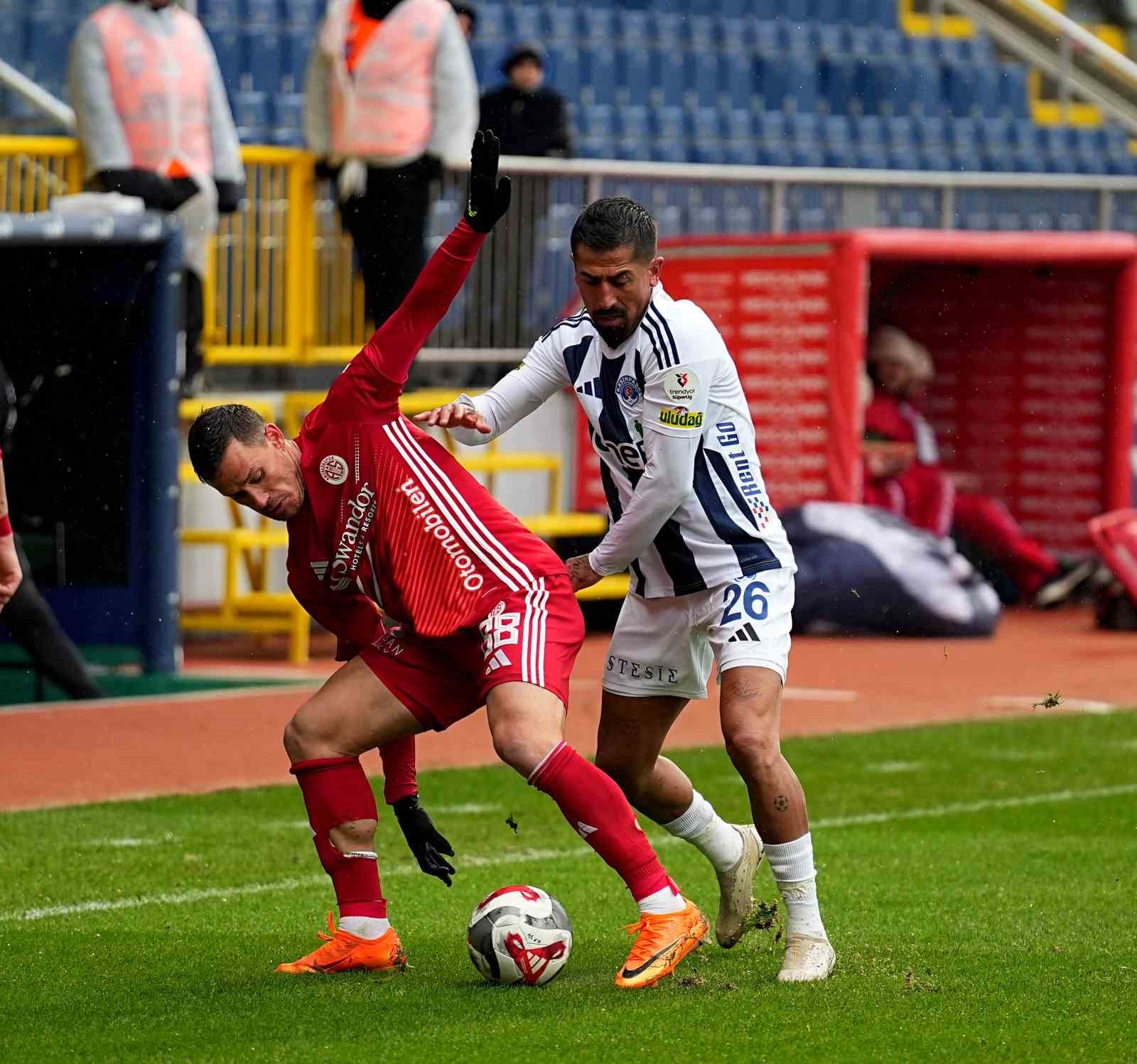 Trendyol Süper Lig: Kasımpaşa: 0 - Antalyaspor: 0 (Maç devam ediyor)

