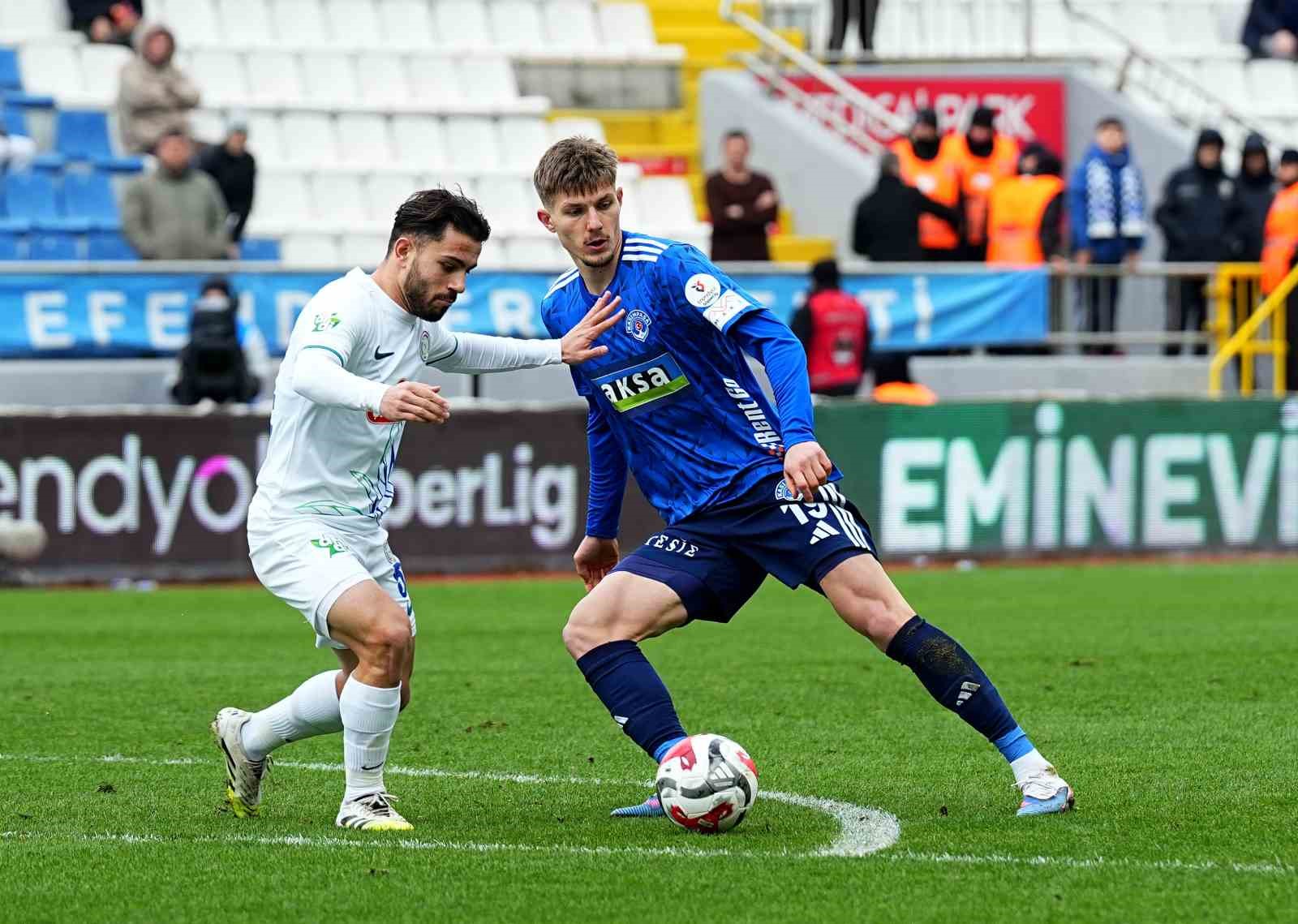 Trendyol Süper Lig: Kasımpaşa: 0 - Çaykur Rizespor: 0 (Maç devam ediyor)
