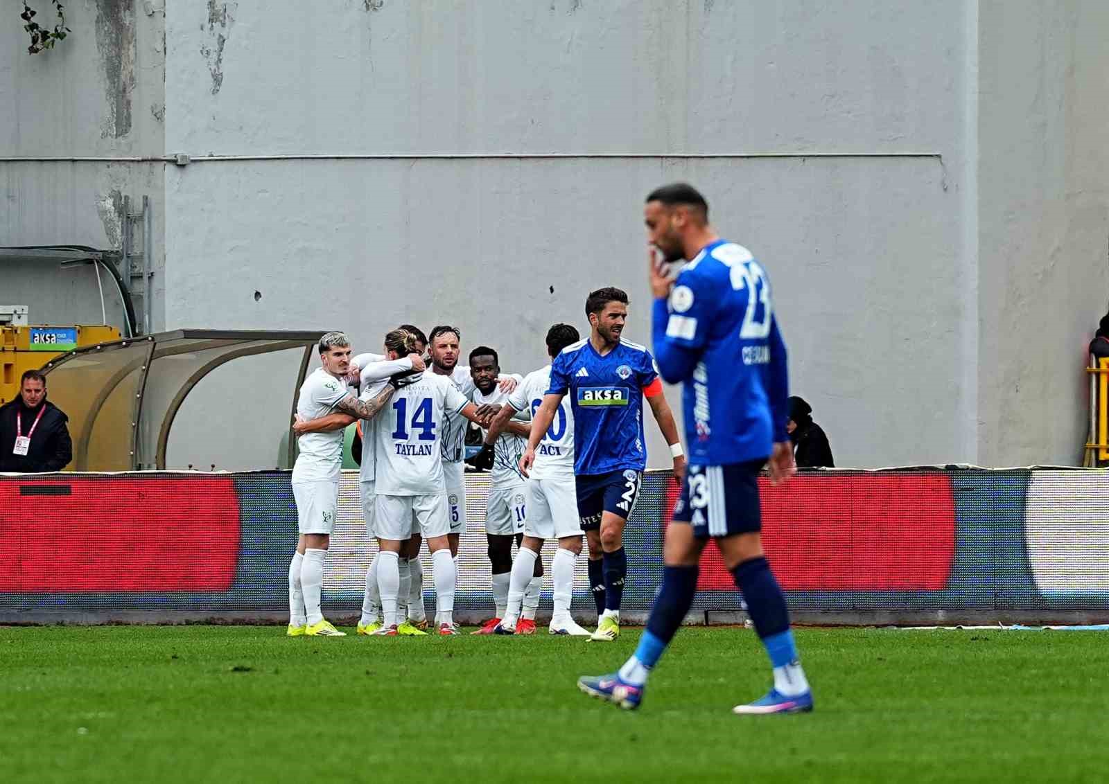 Trendyol Süper Lig: Kasımpaşa: 0 - Çaykur Rizespor: 1 (İlk yarı)
