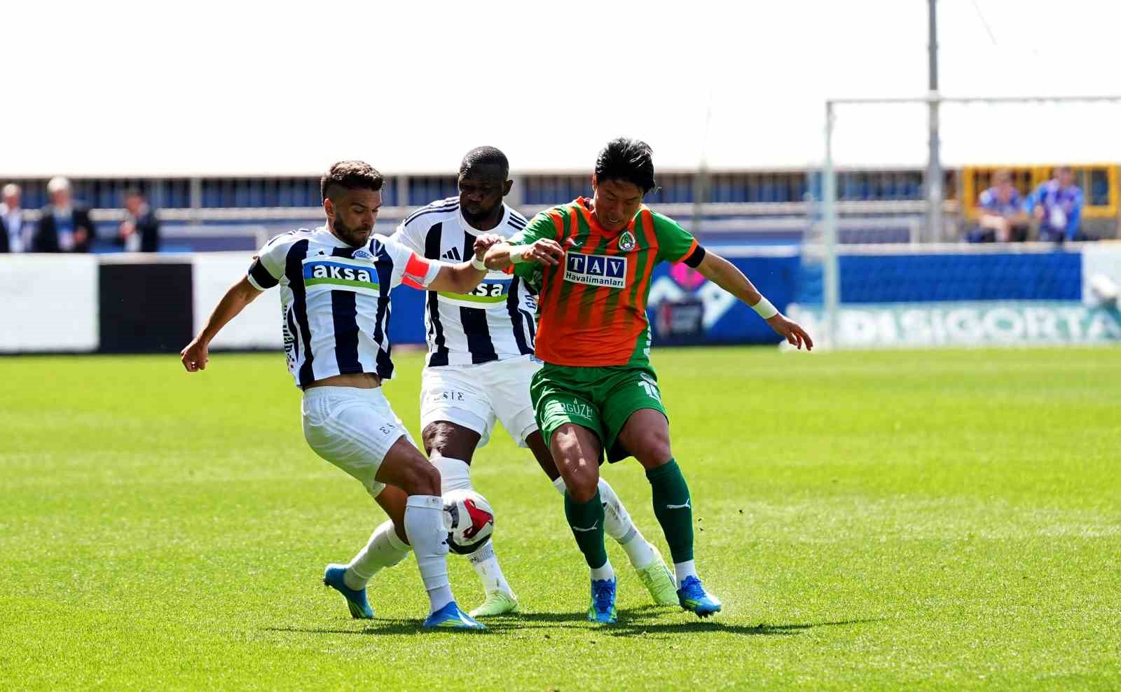 Trendyol Süper Lig: Kasımpaşa: 0 - Corendon Alanyaspor: 0 (İlk yarı)
