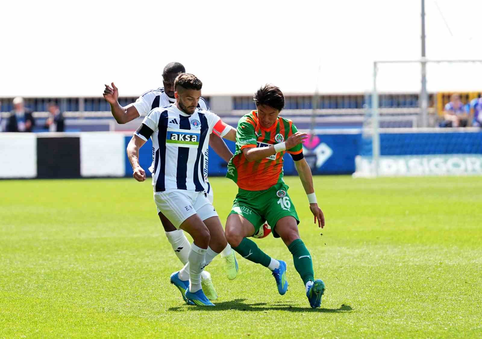 Trendyol Süper Lig: Kasımpaşa: 0 - Corendon Alanyaspor: 0 (İlk yarı)
