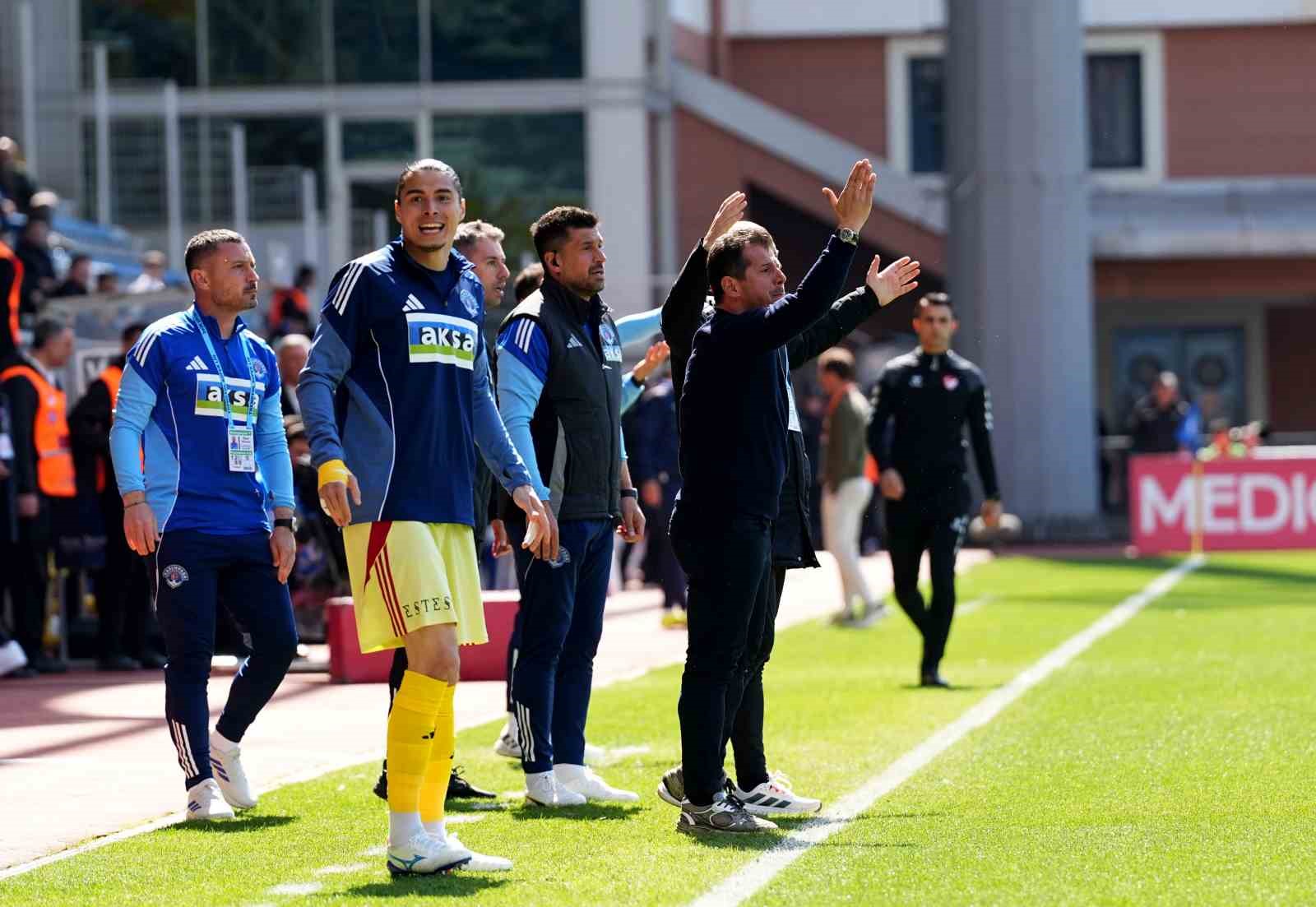Trendyol Süper Lig: Kasımpaşa: 0 - Corendon Alanyaspor: 0 (İlk yarı)
