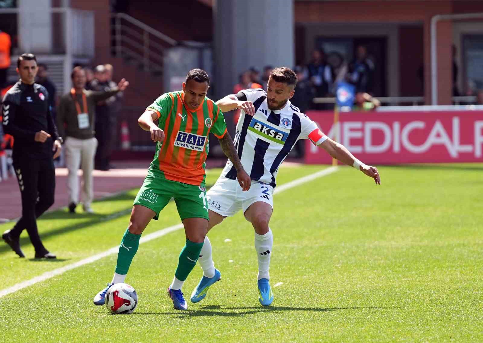 Trendyol Süper Lig: Kasımpaşa: 0 - Corendon Alanyaspor: 0 (Maç devam ediyor)
