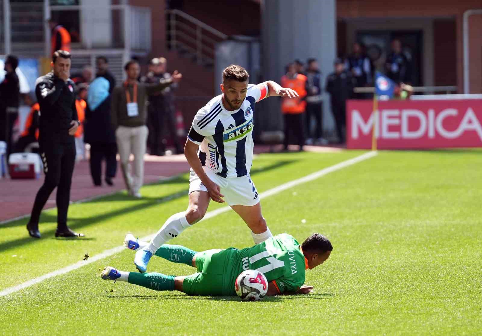 Trendyol Süper Lig: Kasımpaşa: 0 - Corendon Alanyaspor: 0 (Maç devam ediyor)
