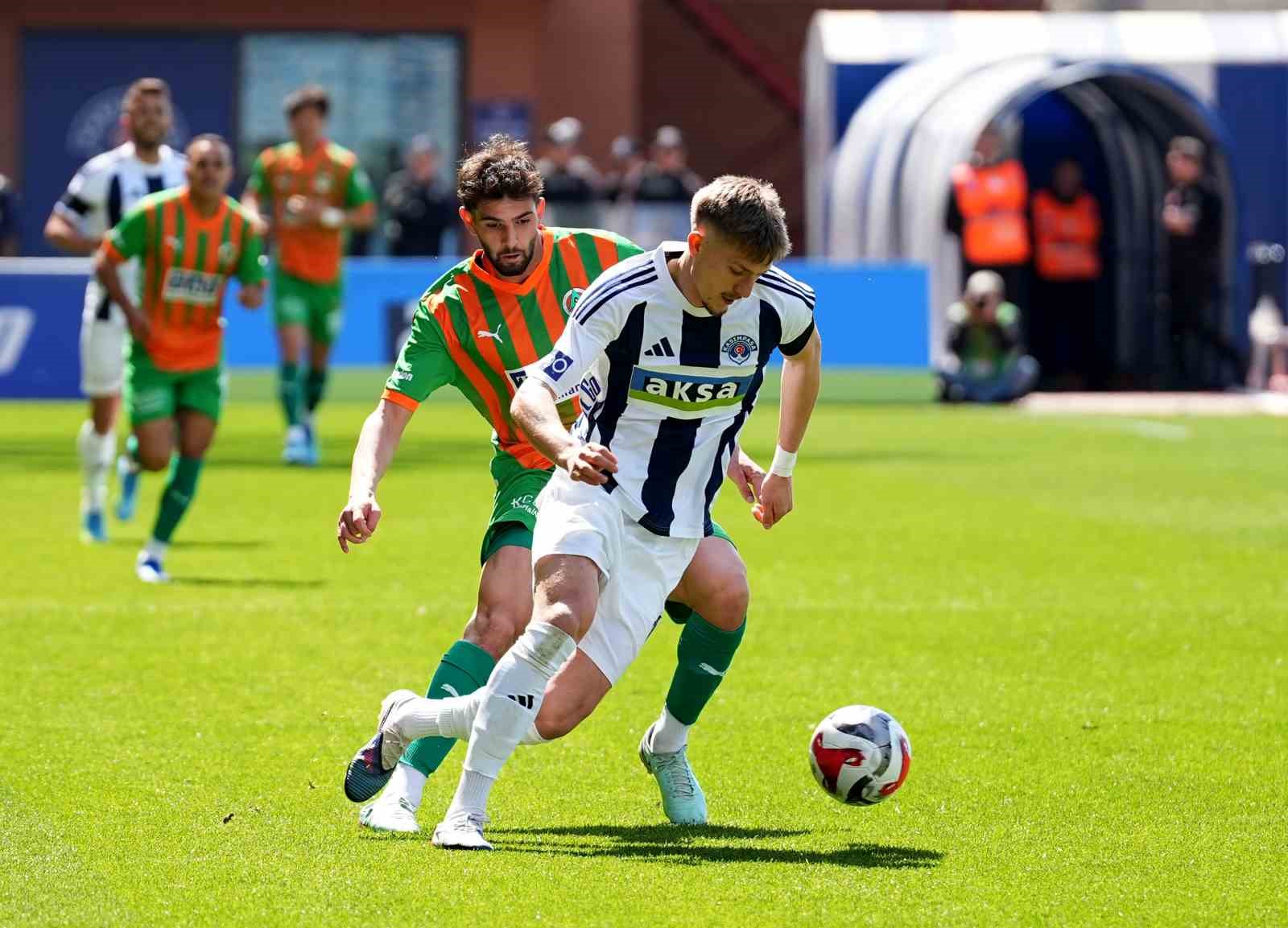 Trendyol Süper Lig: Kasımpaşa: 0 - Corendon Alanyaspor: 0 (Maç devam ediyor)
