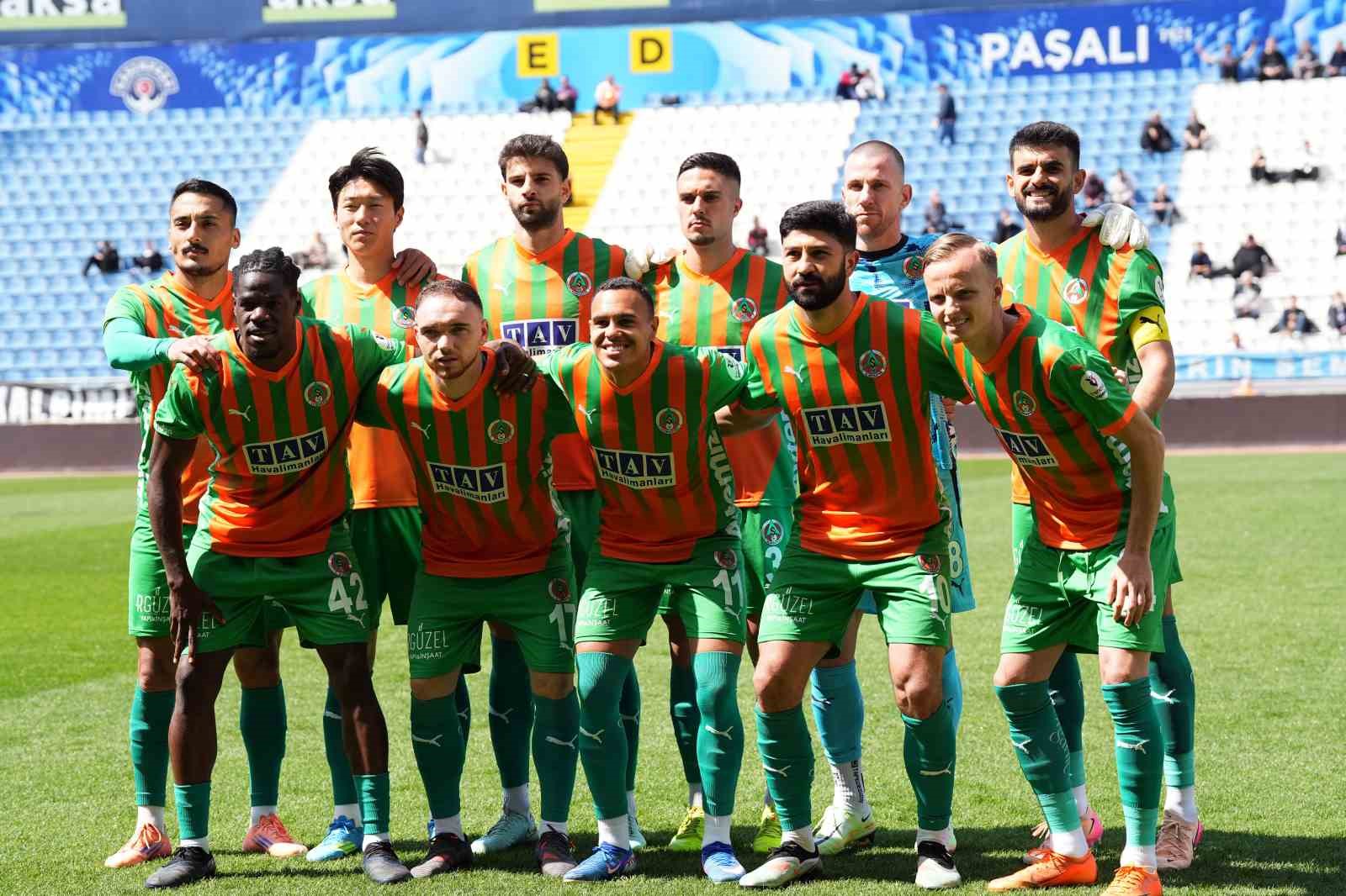 Trendyol Süper Lig: Kasımpaşa: 0 - Corendon Alanyaspor: 0 (Maç devam ediyor)
