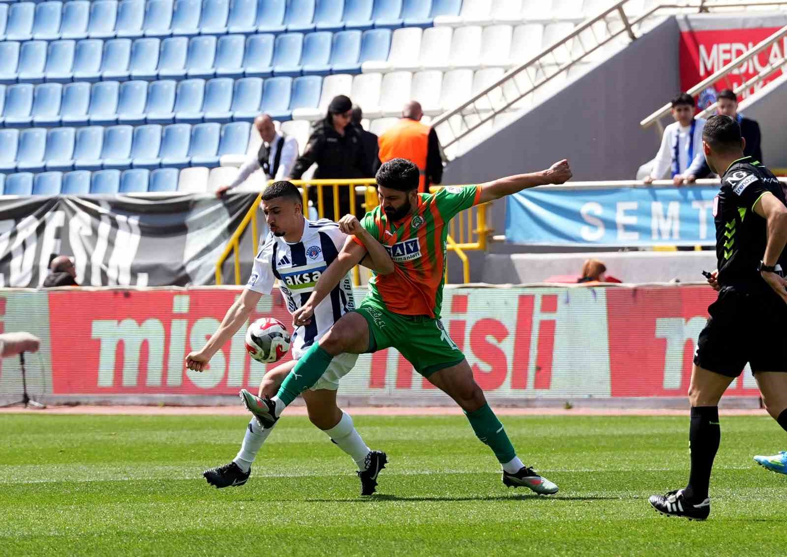 Trendyol Süper Lig: Kasımpaşa: 0 - Corendon Alanyaspor: 0 (Maç devam ediyor)
