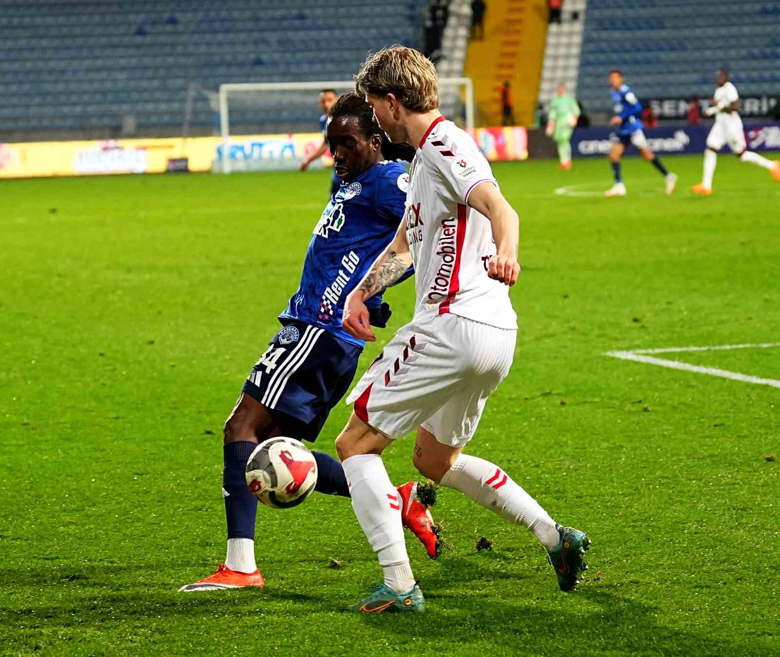 Trendyol Süper Lig: Kasımpaşa: 0 - Samsunspor: 0 (İlk yarı)
