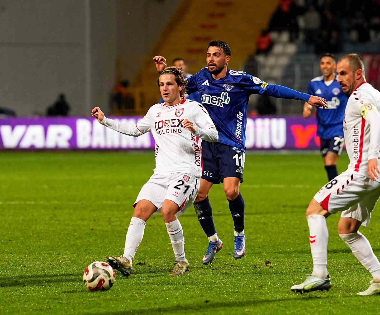 Trendyol Süper Lig: Kasımpaşa: 0 - Samsunspor: 0 (İlk yarı)
