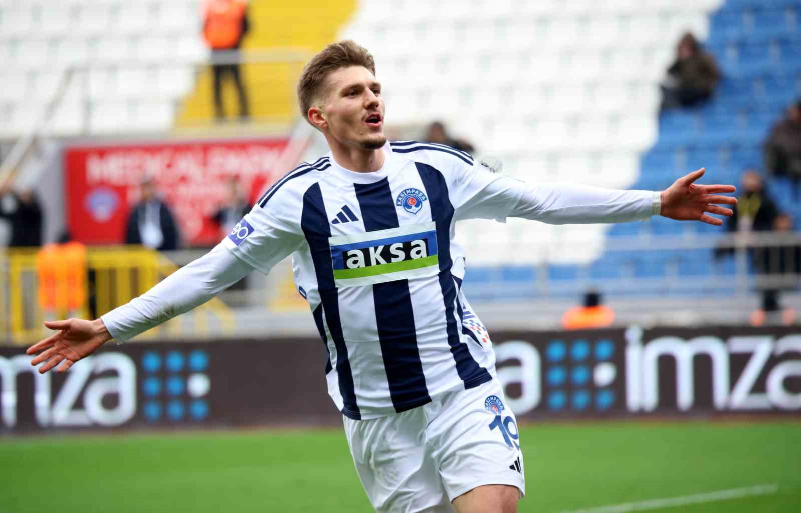 Trendyol Süper Lig: Kasımpaşa: 1 - Eyüpspor: 0 (İlk yarı)
Trendyol Süper Lig: Kasımpaşa: 1 - Eyüpspor: 0 (İlk yarı)