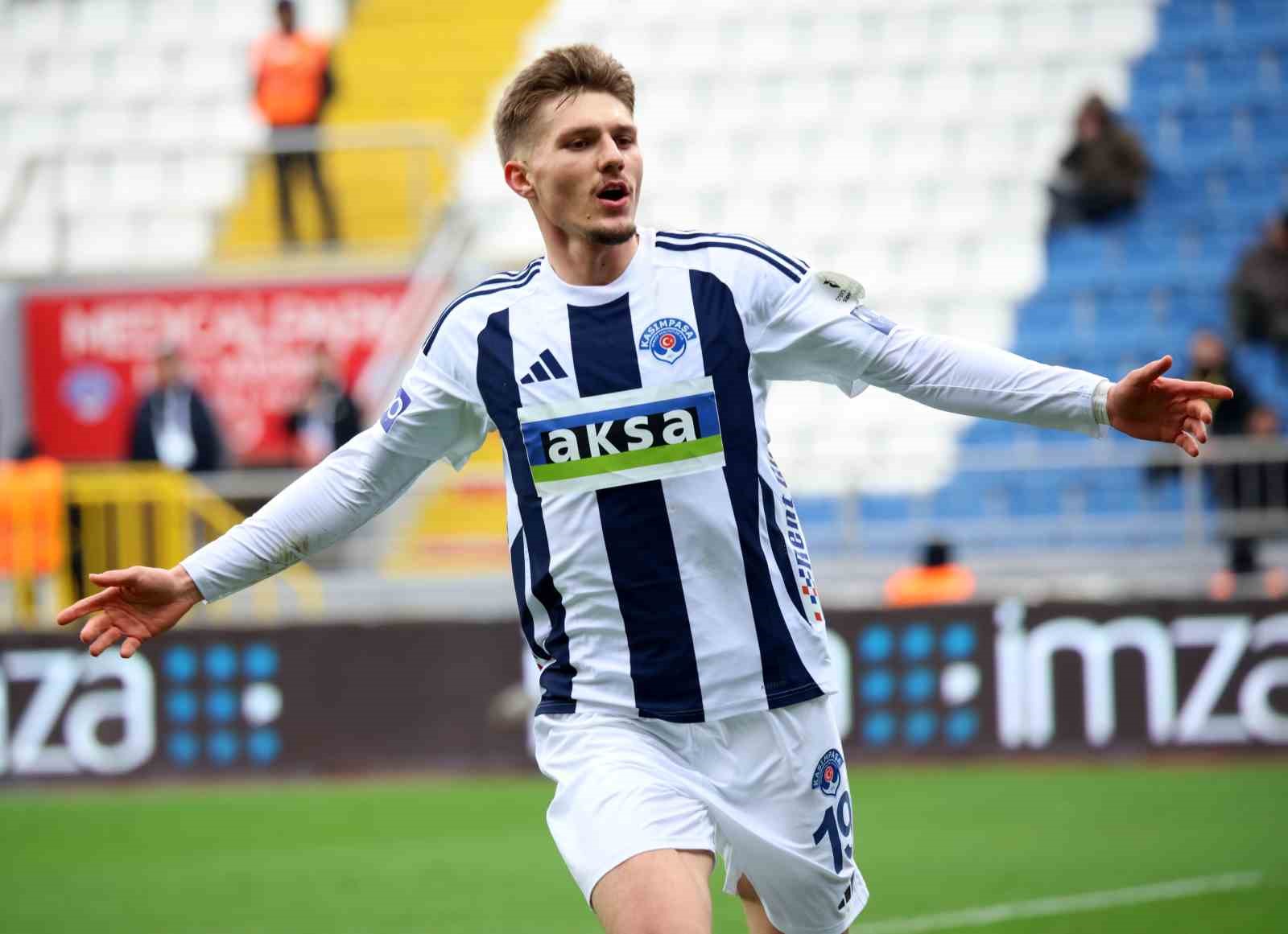 Trendyol Süper Lig: Kasımpaşa: 1 - Eyüpspor: 0 (İlk yarı)
Trendyol Süper Lig: Kasımpaşa: 1 - Eyüpspor: 0 (İlk yarı)