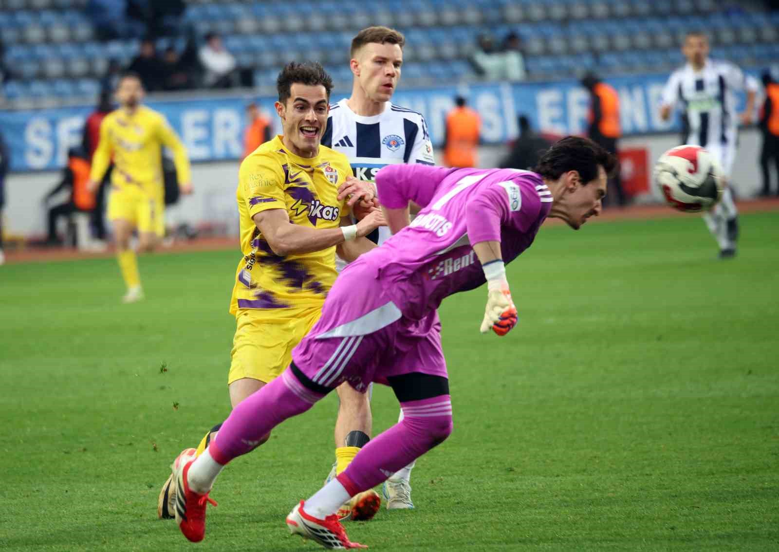 Trendyol Süper Lig: Kasımpaşa: 1 - Eyüpspor: 0 (Maç sonucu)
Trendyol Süper Lig: Kasımpaşa: 1 - Eyüpspor: 0 (Maç sonucu)
