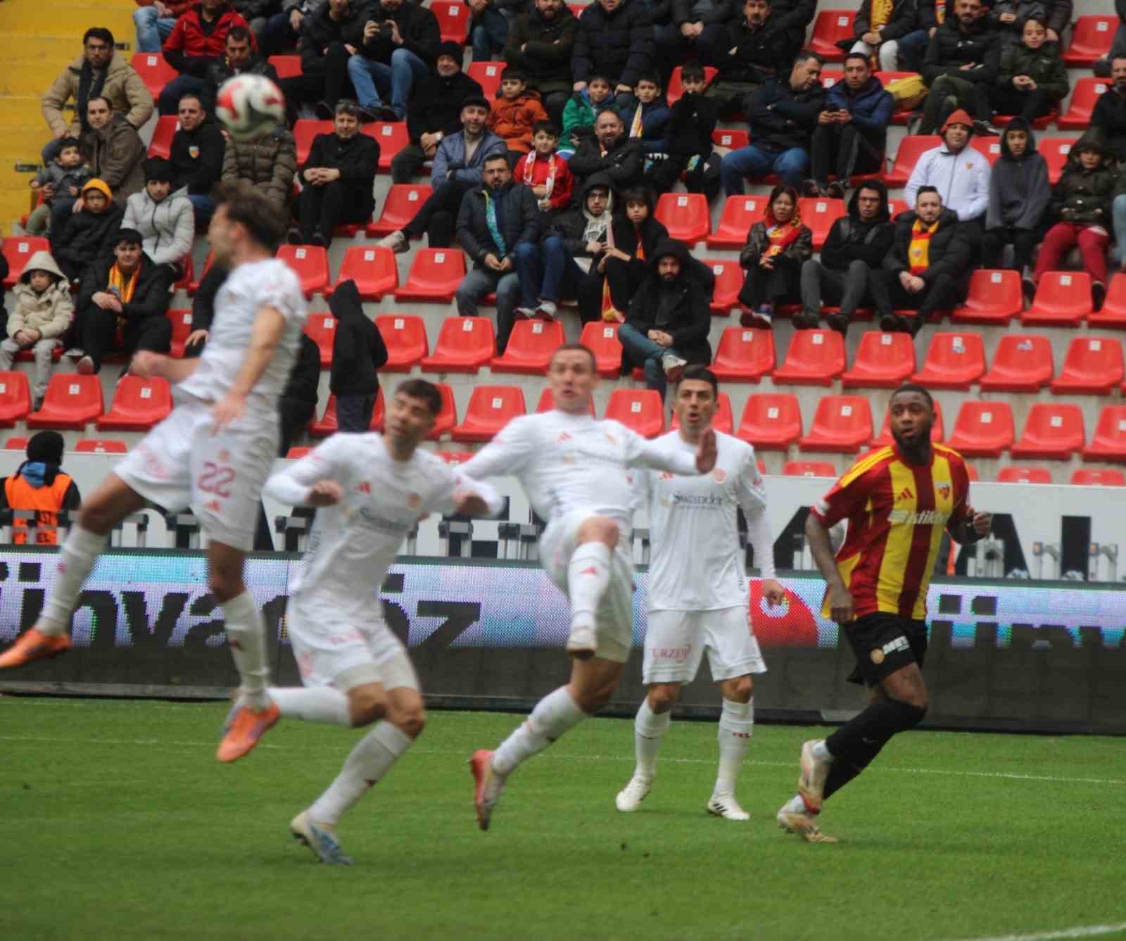 Trendyol Süper Lig: Kayserispor: 0 - Antalyaspor: 0 (İlk yarı)
Trendyol Süper Lig: Kayserispor: 0 - Antalyaspor: 0 (İlk yarı)