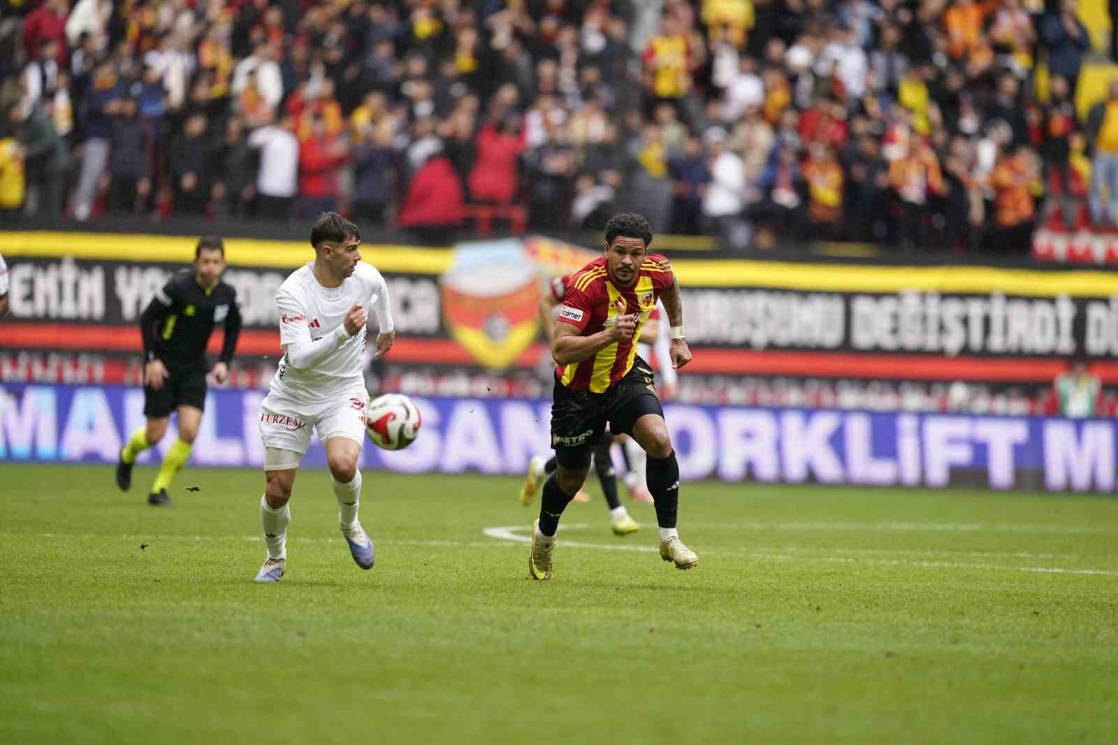 Trendyol Süper Lig: Kayserispor: 0 - Antalyaspor: 0 (İlk yarı)
Trendyol Süper Lig: Kayserispor: 0 - Antalyaspor: 0 (İlk yarı)