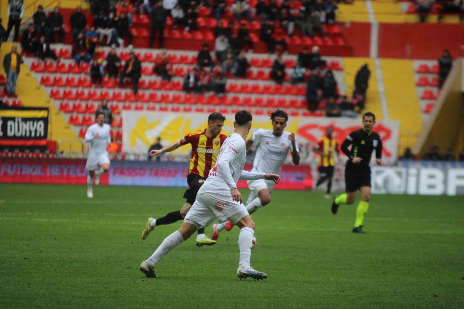 Trendyol Süper Lig: Kayserispor: 0 - Antalyaspor: 0 (İlk yarı)
Trendyol Süper Lig: Kayserispor: 0 - Antalyaspor: 0 (İlk yarı)