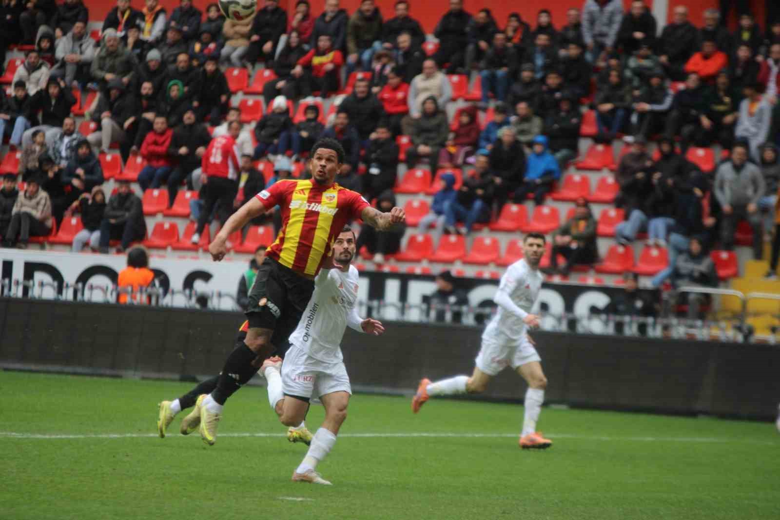Trendyol Süper Lig: Kayserispor: 0 - Antalyaspor: 0 (İlk yarı)
Trendyol Süper Lig: Kayserispor: 0 - Antalyaspor: 0 (İlk yarı)