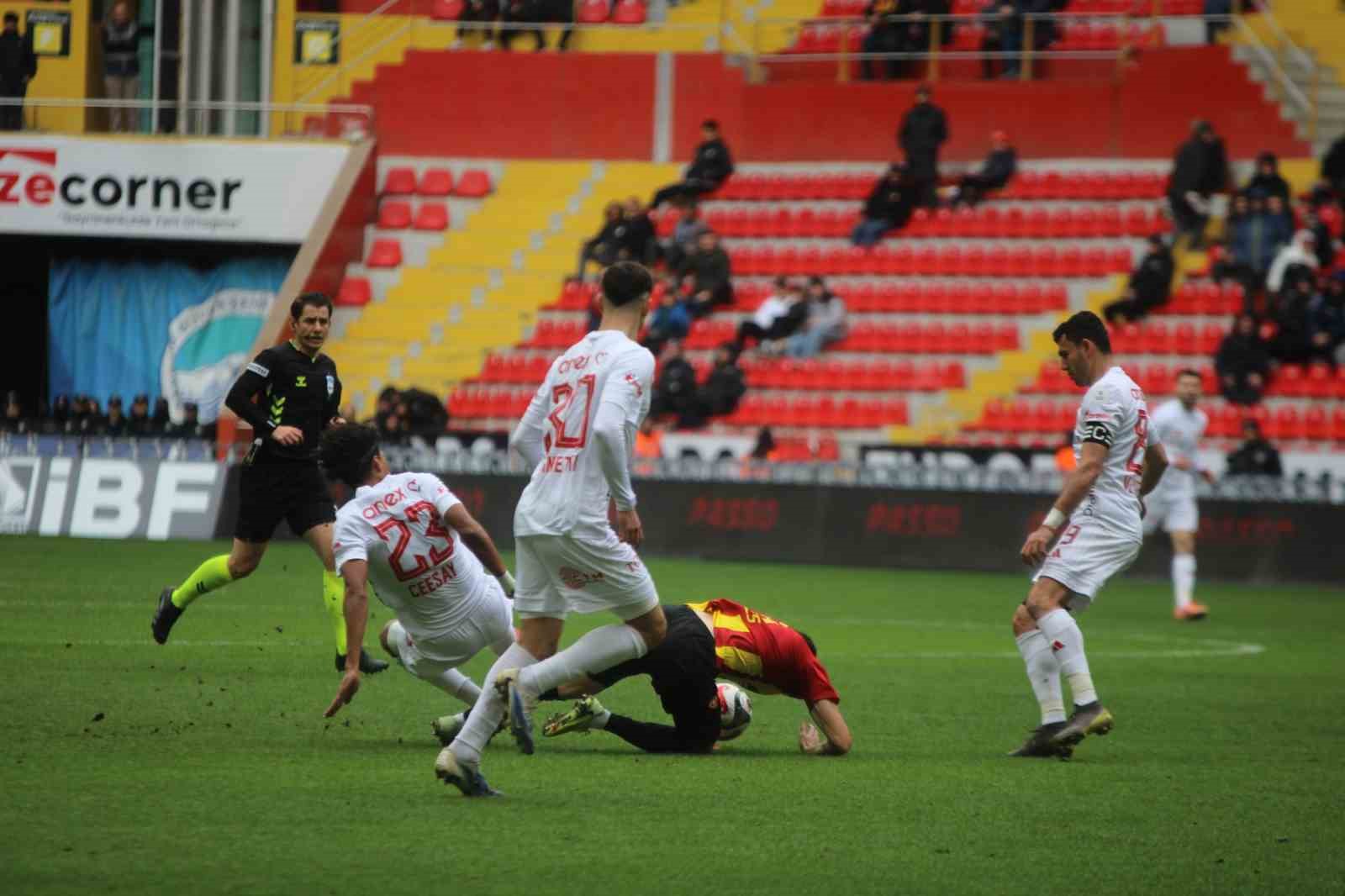 Trendyol Süper Lig: Kayserispor: 0 - Antalyaspor: 0 (İlk yarı)
Trendyol Süper Lig: Kayserispor: 0 - Antalyaspor: 0 (İlk yarı)