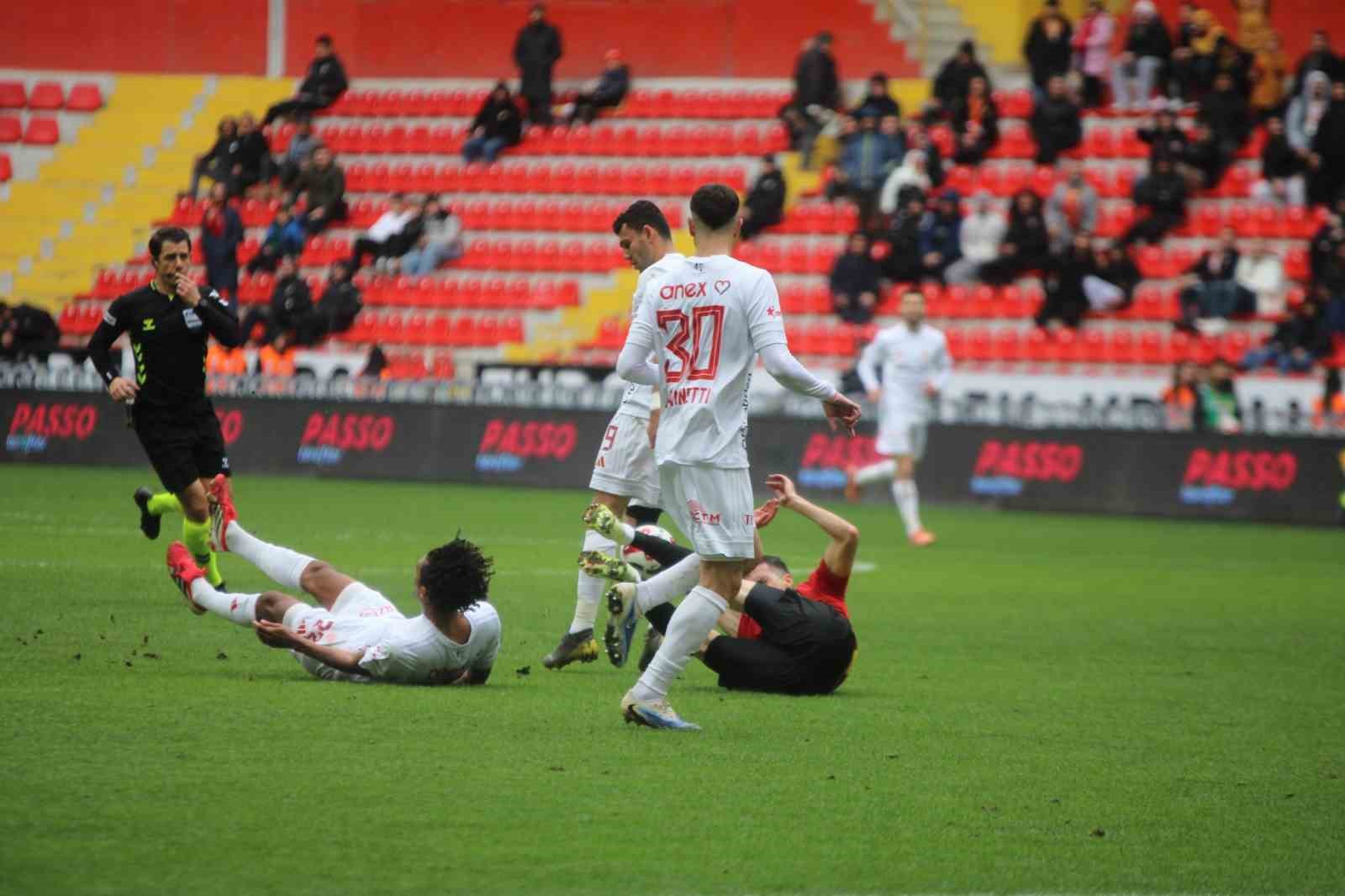 Trendyol Süper Lig: Kayserispor: 0 - Antalyaspor: 0 (İlk yarı)
Trendyol Süper Lig: Kayserispor: 0 - Antalyaspor: 0 (İlk yarı)