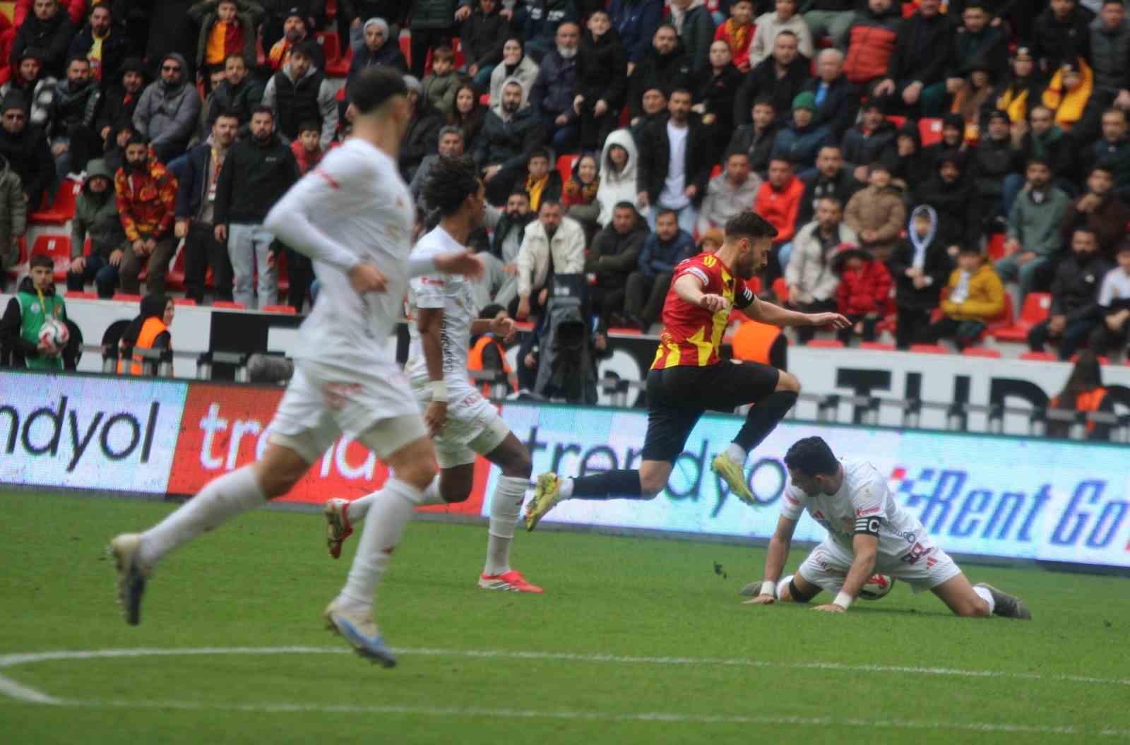 Trendyol Süper Lig: Kayserispor: 0 - Antalyaspor: 0 (İlk yarı)
Trendyol Süper Lig: Kayserispor: 0 - Antalyaspor: 0 (İlk yarı)