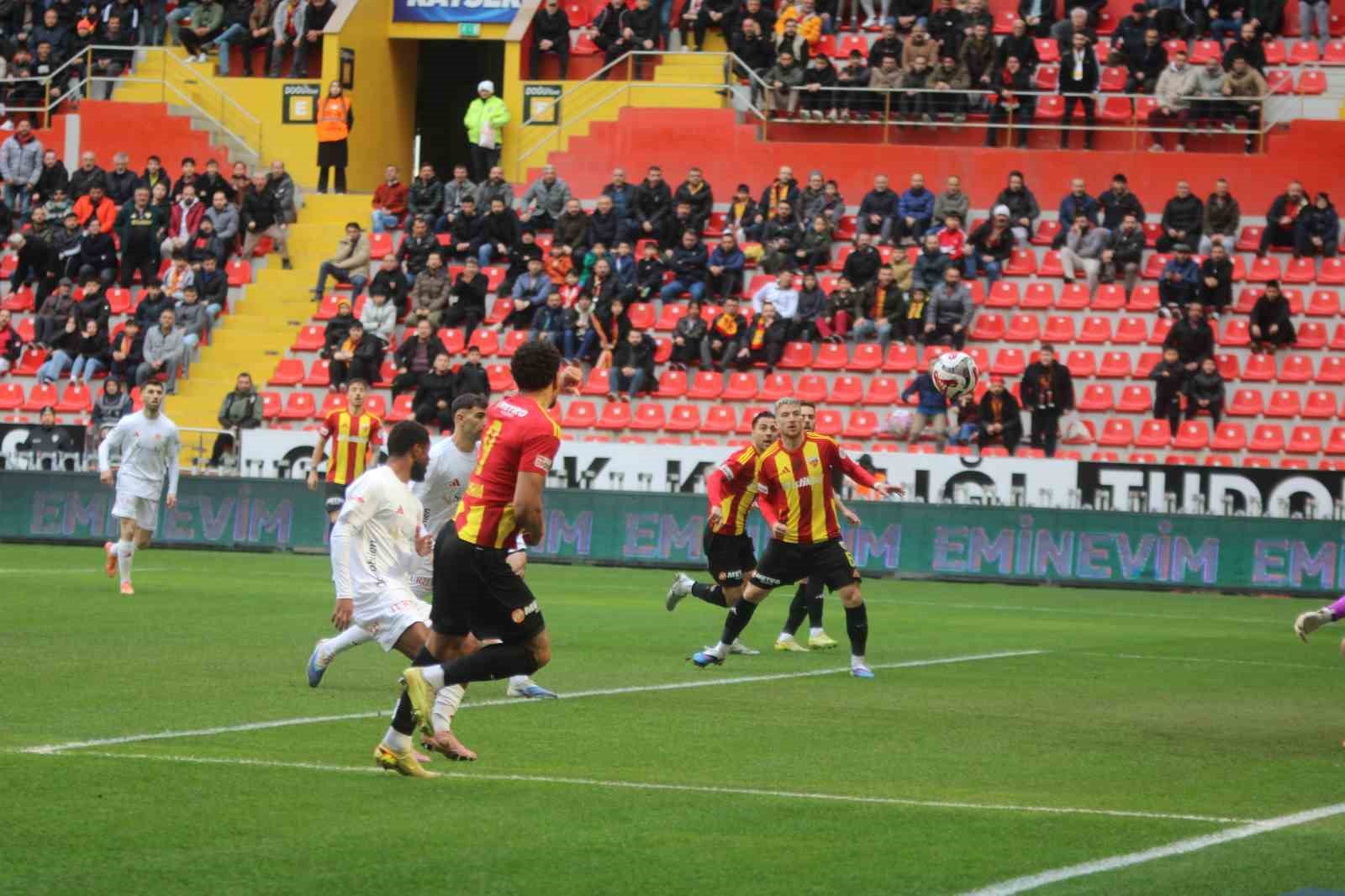 Trendyol Süper Lig: Kayserispor: 0 - Antalyaspor: 0 (Maç devam ediyor)
