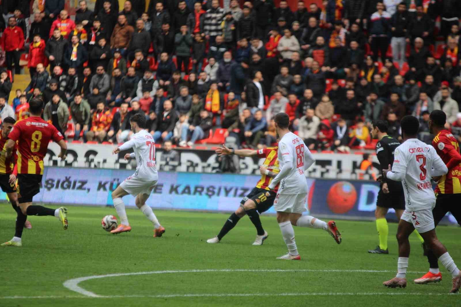 Trendyol Süper Lig: Kayserispor: 0 - Antalyaspor: 0 (Maç devam ediyor)
