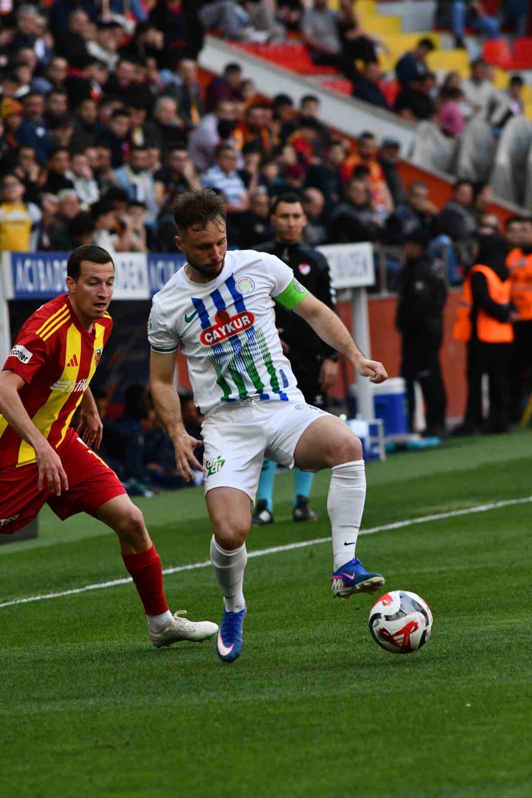 Trendyol Süper Lig: Kayserispor: 0 - Çaykur Rizespor: 0 (Maç devam ediyor)
