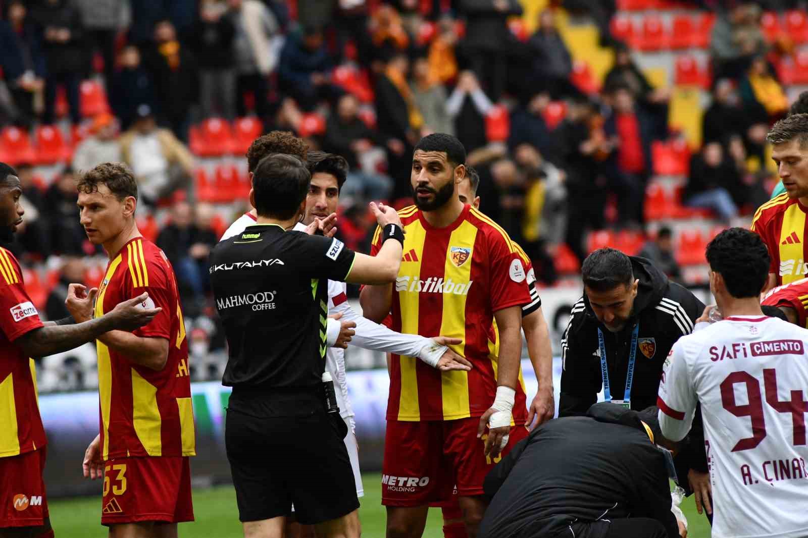 Trendyol Süper Lig: Kayserispor: 0 - Fatih Karagümrük: 0 (İlk yarı)
