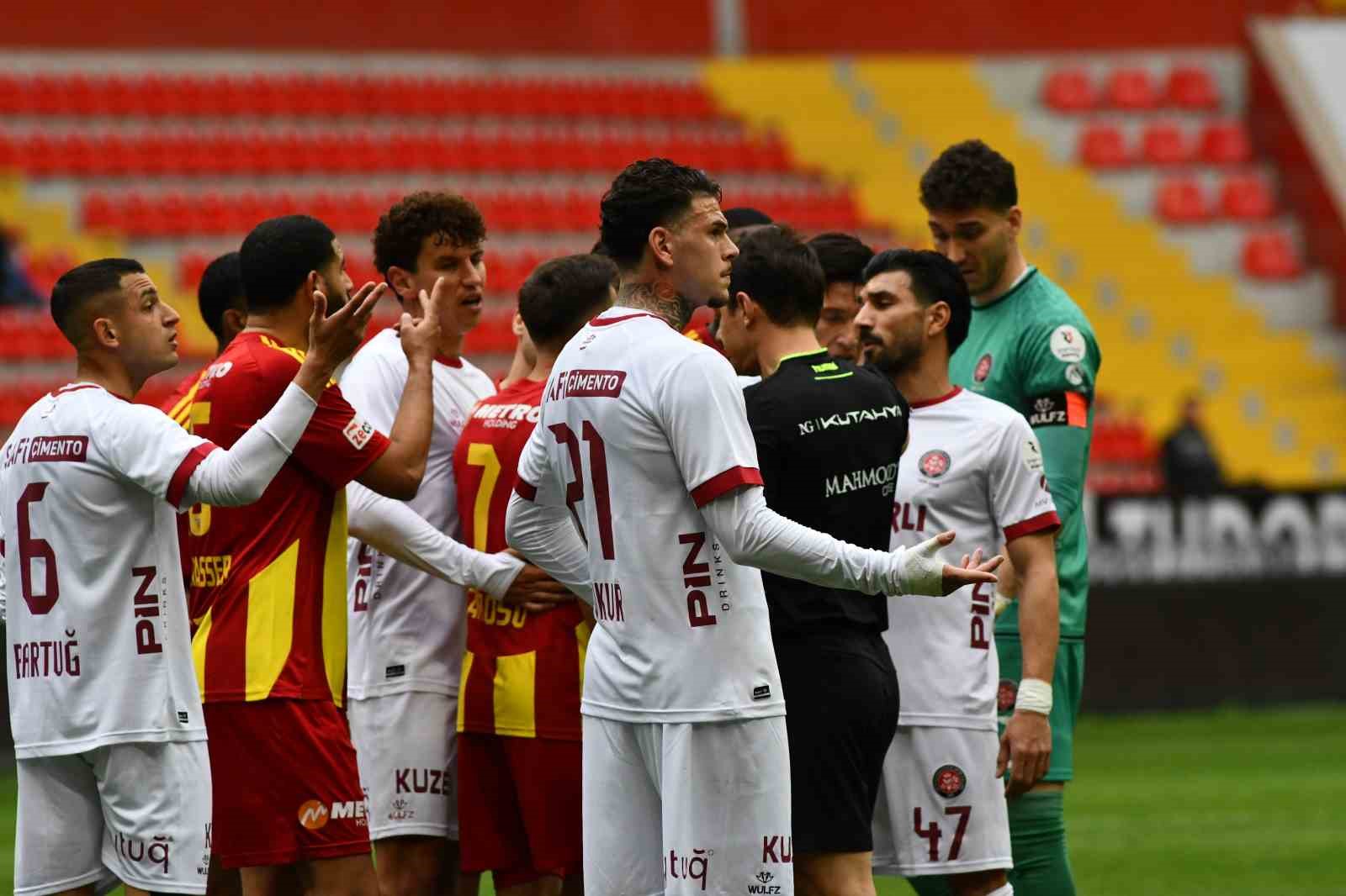 Trendyol Süper Lig: Kayserispor: 0 - Fatih Karagümrük: 0 (İlk yarı)
