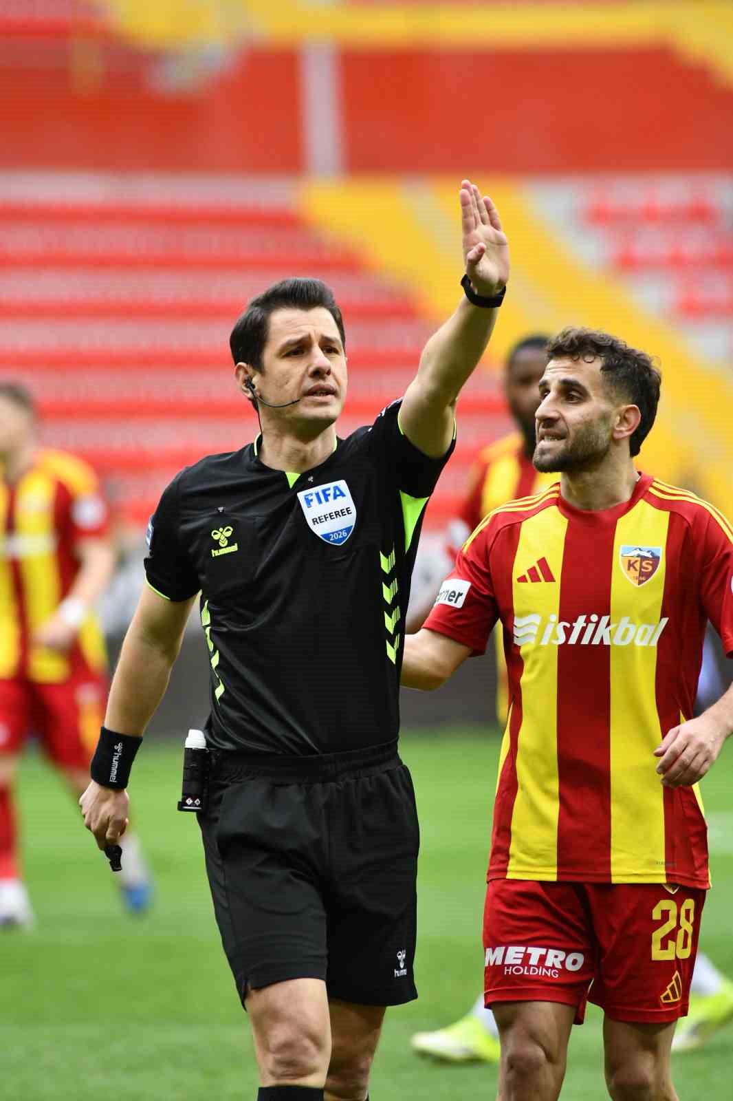 Trendyol Süper Lig: Kayserispor: 0 - Fatih Karagümrük: 0 (İlk yarı)
