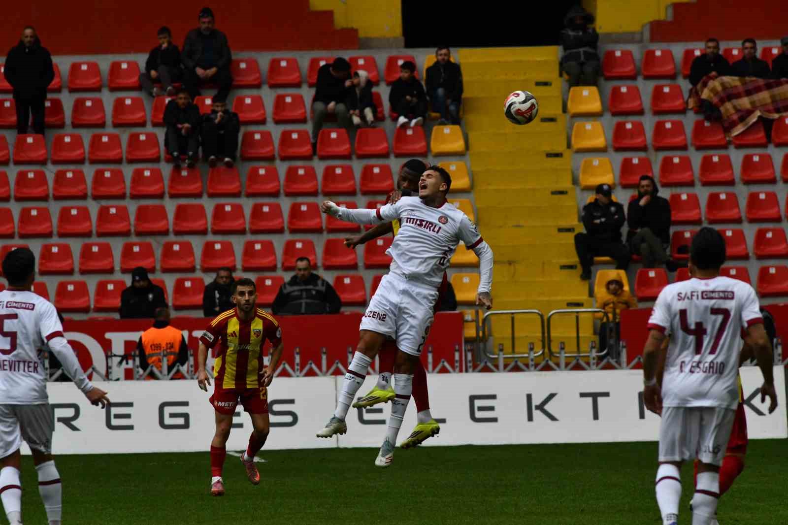 Trendyol Süper Lig: Kayserispor: 0 - Fatih Karagümrük: 0 (İlk yarı)
