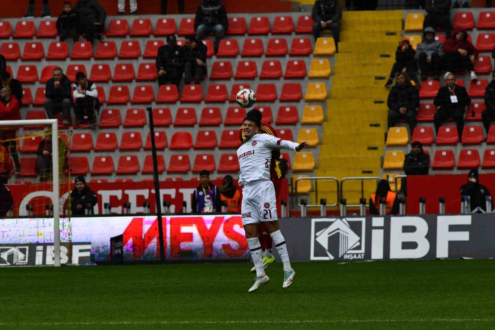 Trendyol Süper Lig: Kayserispor: 0 - Fatih Karagümrük: 0 (İlk yarı)
