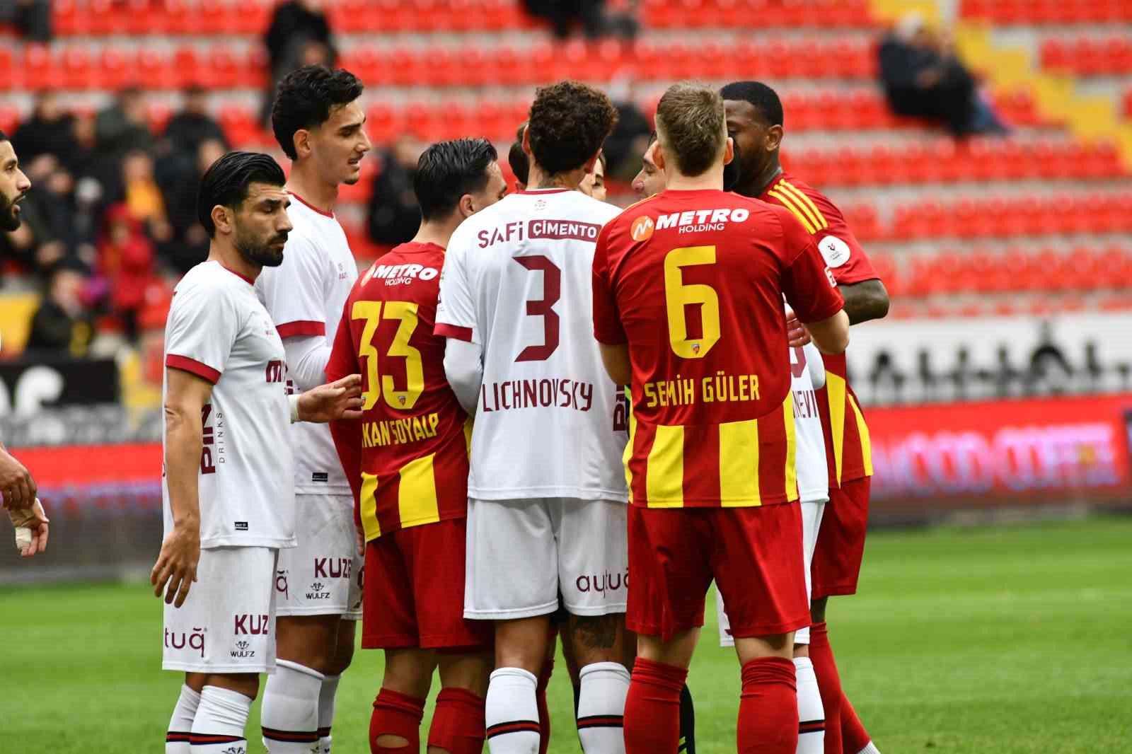 Trendyol Süper Lig: Kayserispor: 0 - Fatih Karagümrük: 0 (İlk yarı)
