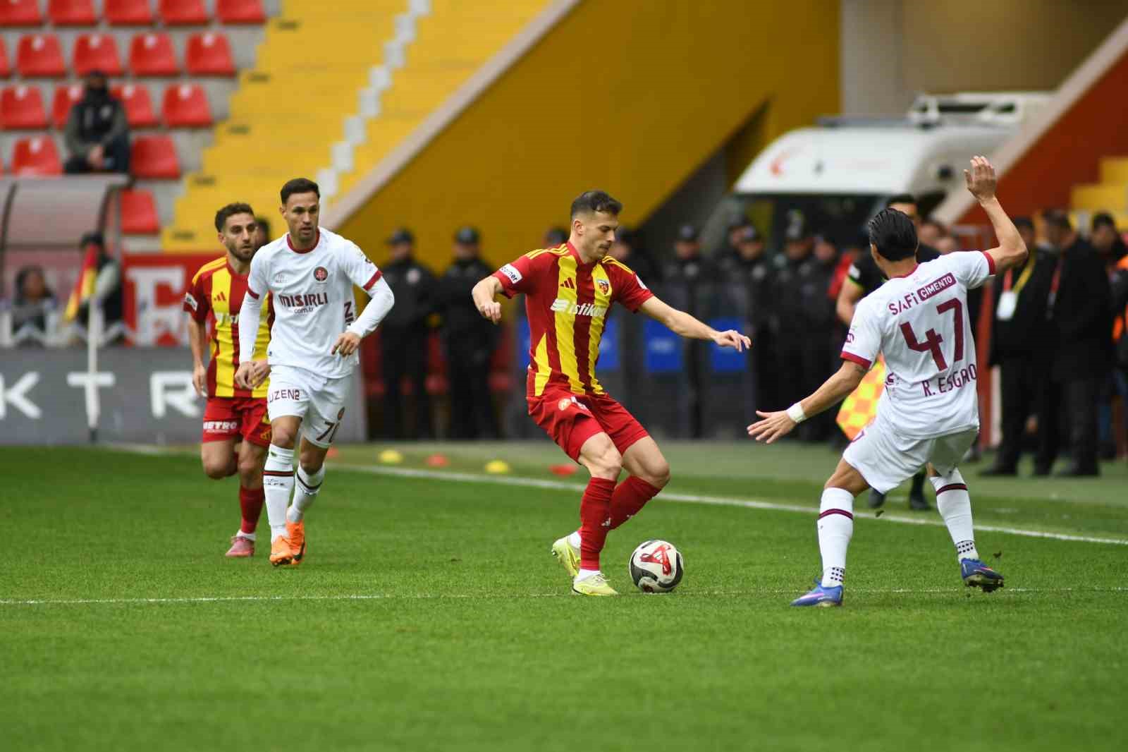 Trendyol Süper Lig: Kayserispor: 0 - Fatih Karagümrük: 0 (Maç devam ediyor)
