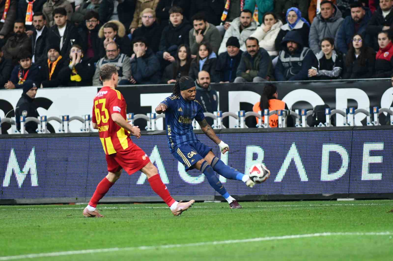 Trendyol Süper Lig: Kayserispor: 0 - Fenerbahçe: 1 (İlk yarı)
