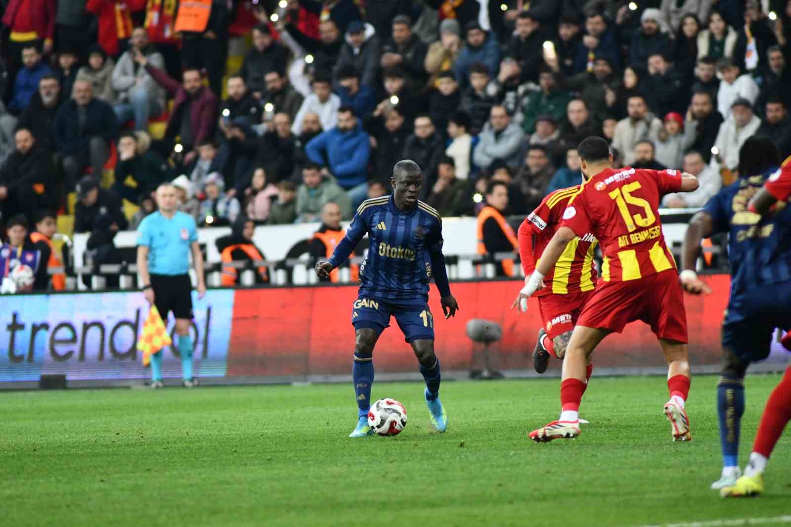 Trendyol Süper Lig: Kayserispor: 0 - Fenerbahçe: 1 (İlk yarı)
