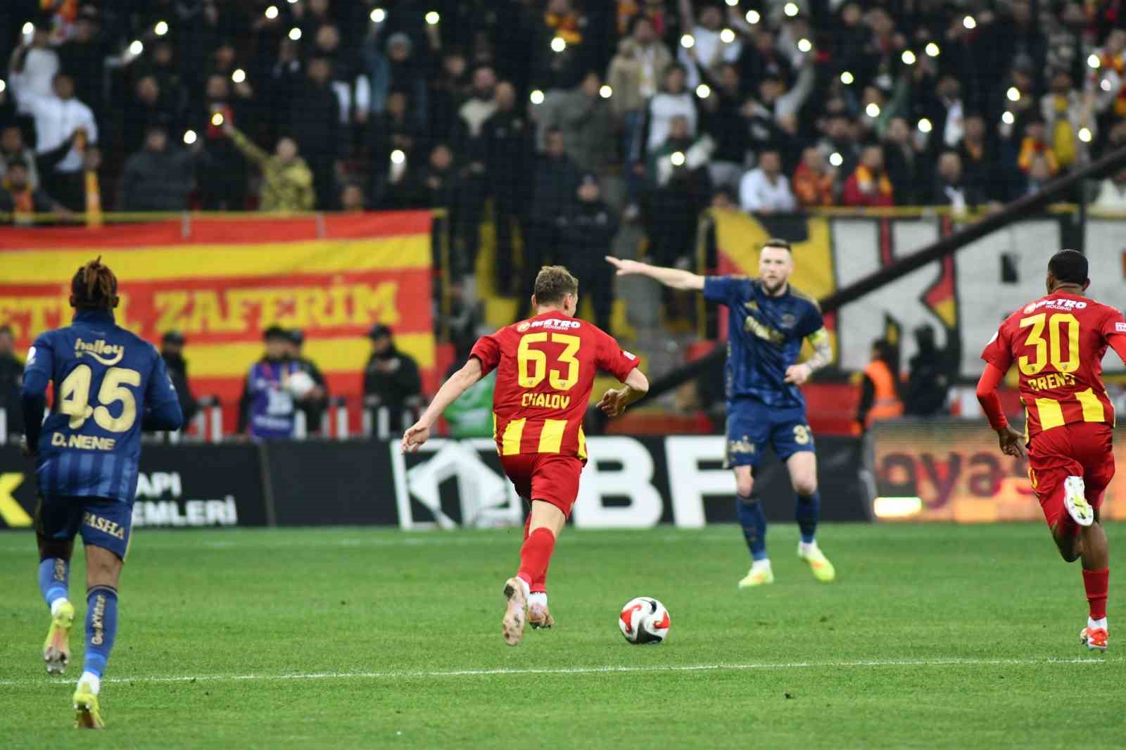 Trendyol Süper Lig: Kayserispor: 0 - Fenerbahçe: 1 (İlk yarı)
